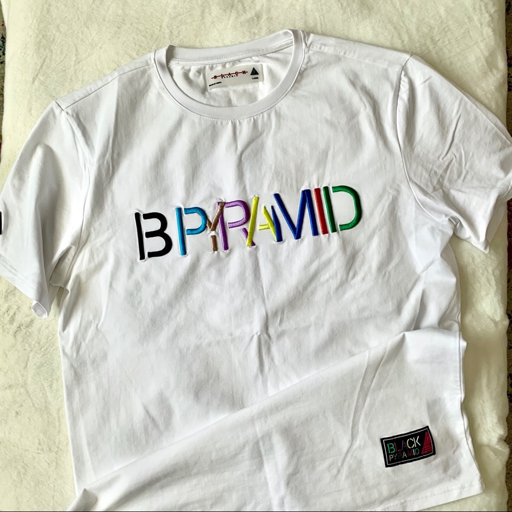 Men’s black pyramid T-shirt